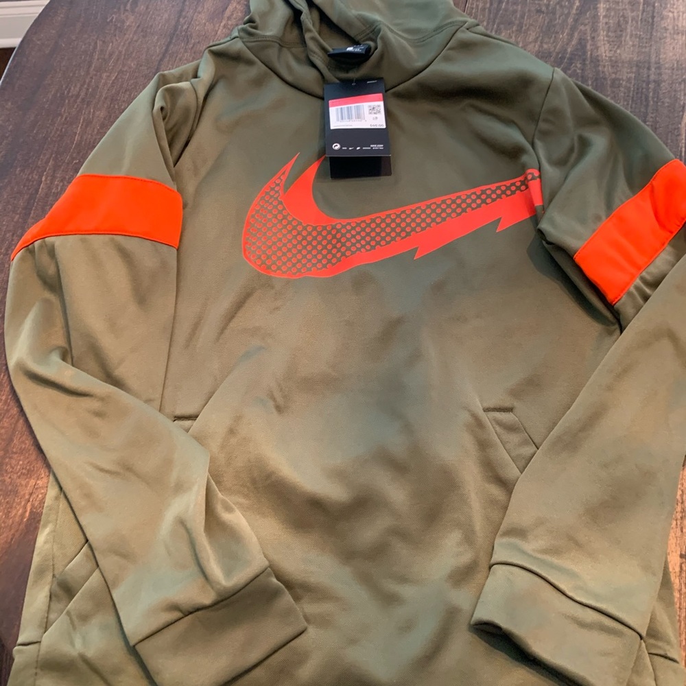 NWT NIKE therma pullover
